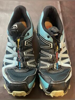 Salomon Fellraiser Trail Women’s Running Shoe Black & Light Blue, Size 6.5.